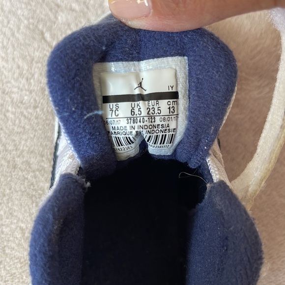 NIKE // Air Jordan Retro 11 “win like 82” toddler white blue sneakers (7) - Picture 2 of 2